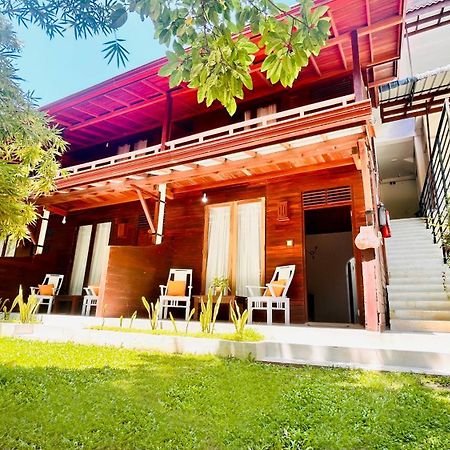 Wood Lodge มิริสซา ภายนอก รูปภาพ