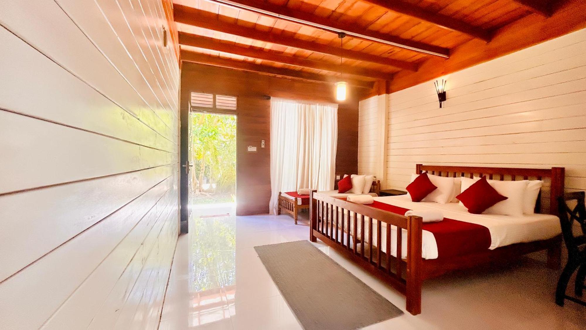 Wood Lodge มิริสซา ภายนอก รูปภาพ